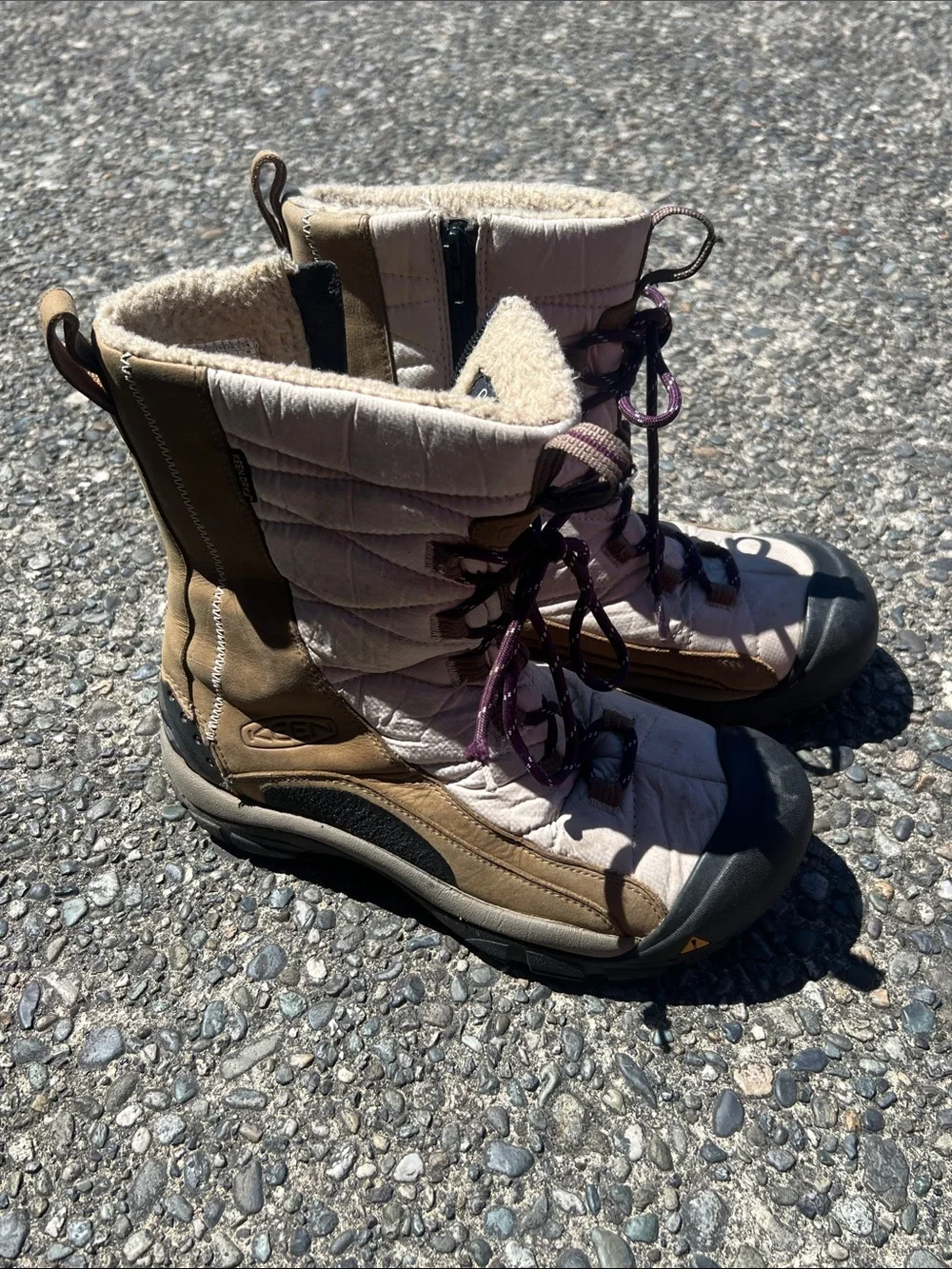 KEEN Women's Tan & Brown Winter Boots with Purple Laces size 8.5